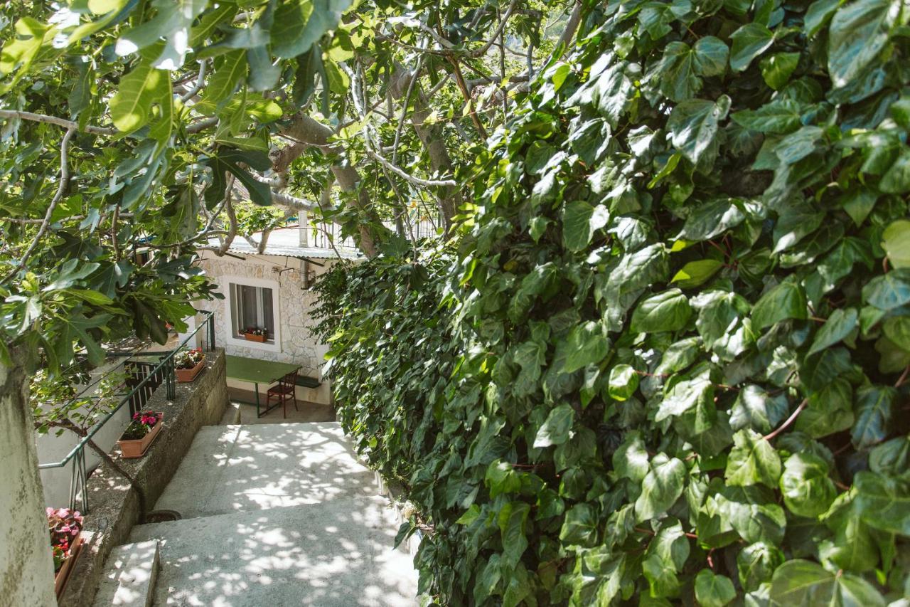 Apartment Kuzmanić Lokva Rogoznica Bagian luar foto