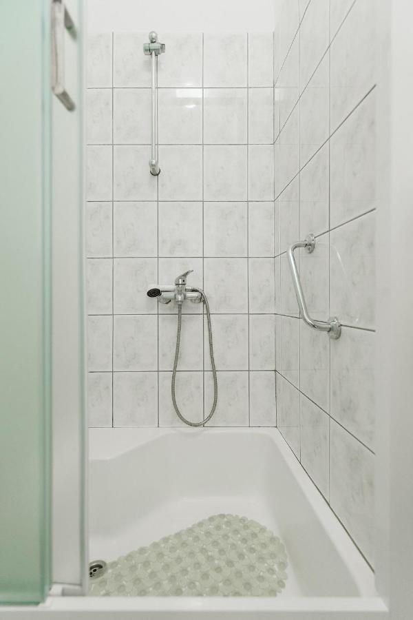 Apartment Kuzmanić Lokva Rogoznica Bagian luar foto